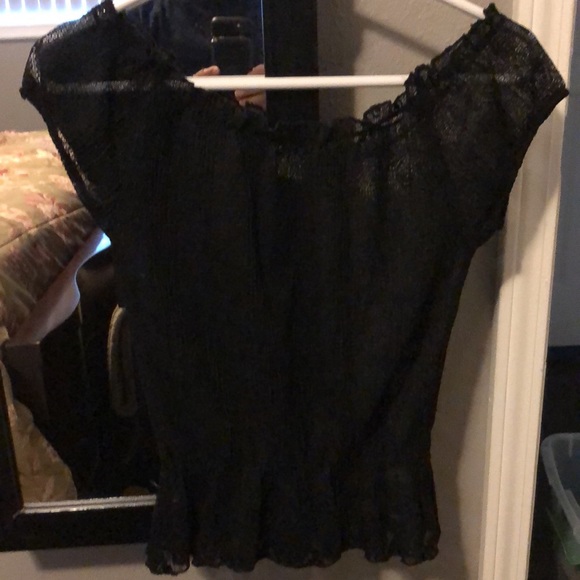 Gorgeous black top. Elastic on waist. Wear below shoulders or over shoulders. - Picture 2 of 4
